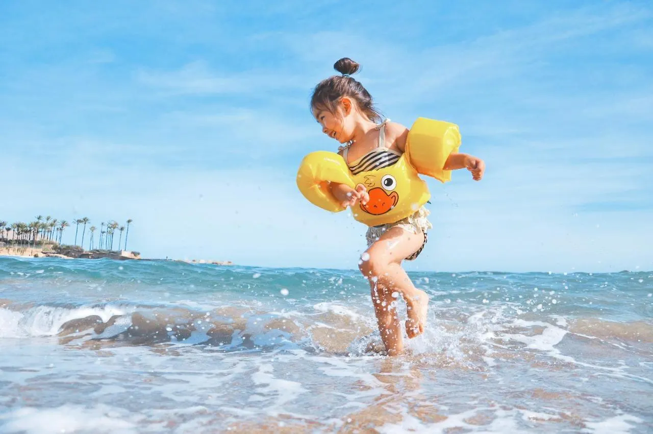 Latitude12 Beach Villa Палм Бич