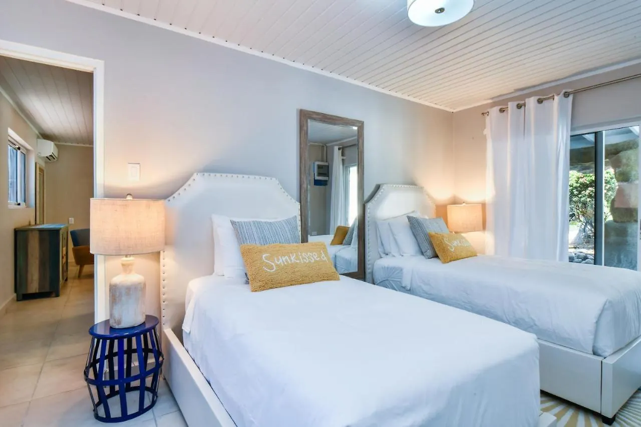 Latitude12 Beach Villa Палм Бич Аруба