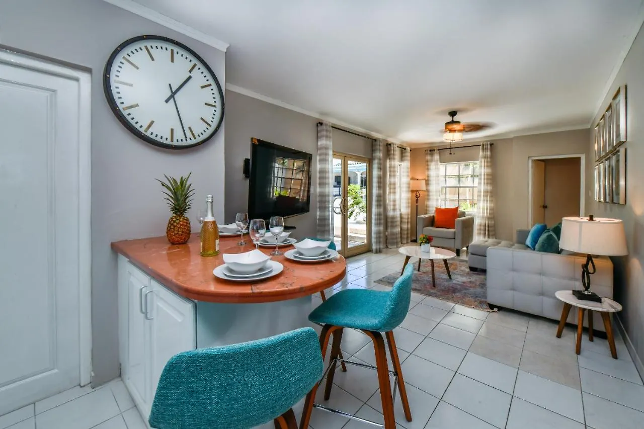 Latitude12 Beach Villa Палм Бич