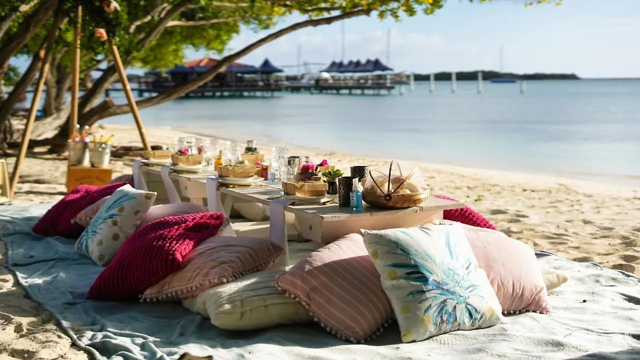 Latitude12 Beach Villa 팜비치