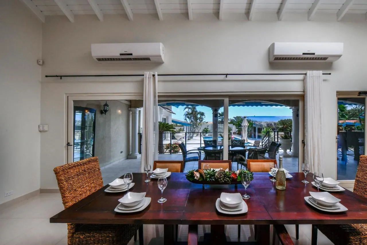 Latitude12 Beach Villa 팜비치