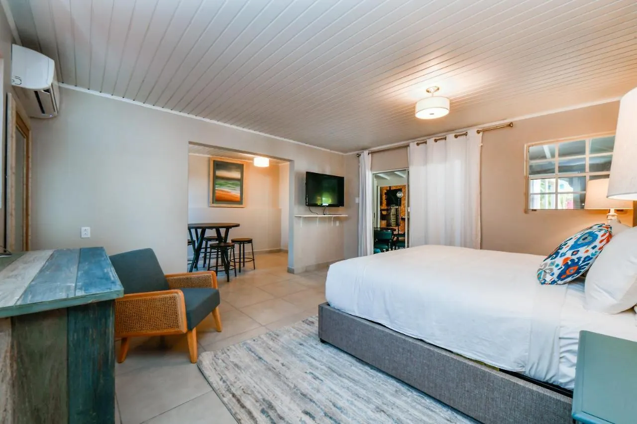 Latitude12 Beach Villa 팜비치