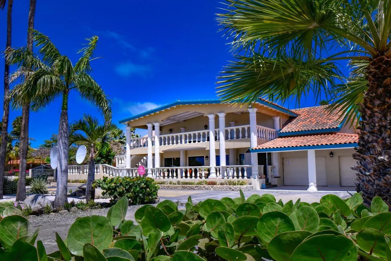 Latitude12 Beach Villa 팜비치