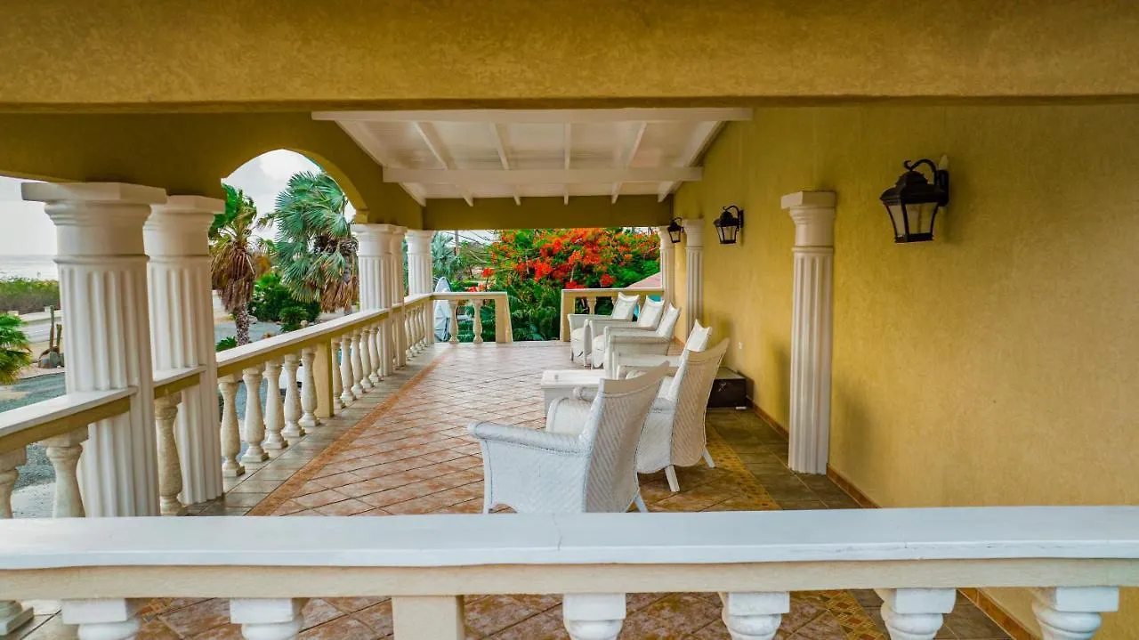 Latitude12 Beach Villa 팜비치