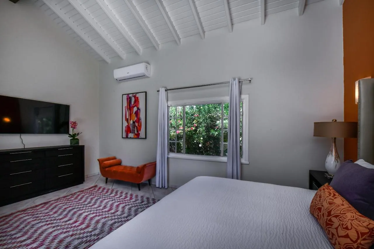 Latitude12 Beach Villa Palm Beach 0*,