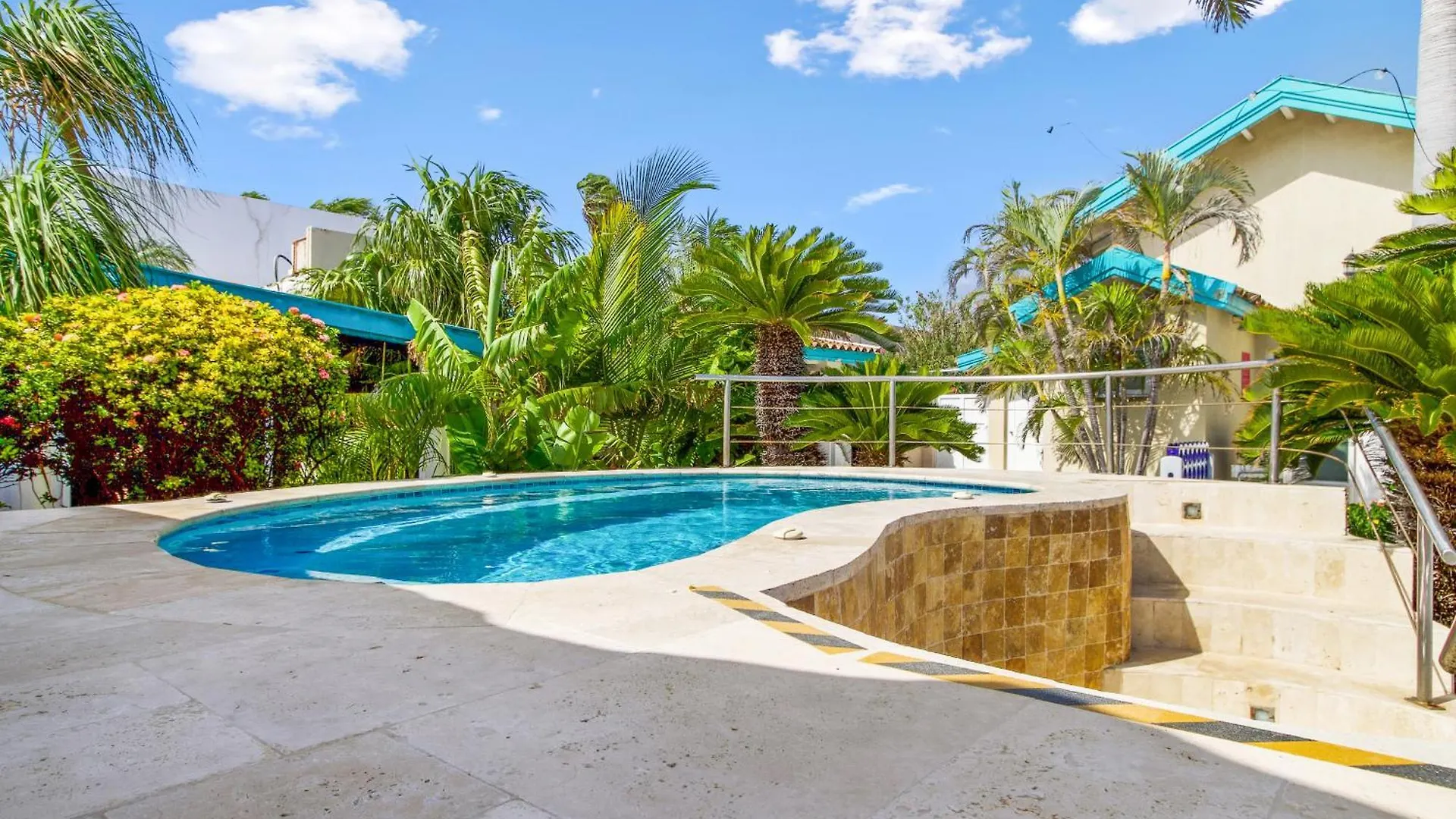 Latitude12 Beach Villa Palm Beach 0*,